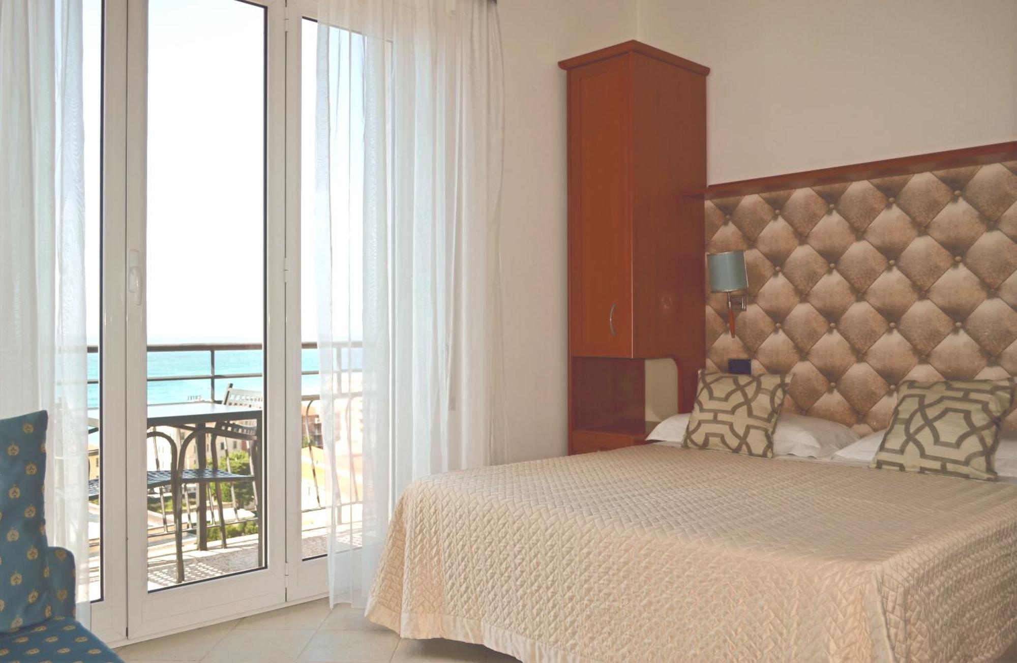 Hotel Noris Finale Ligure Dış mekan fotoğraf